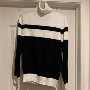 BNWT Joseph A Black & White Turtleneck sweater